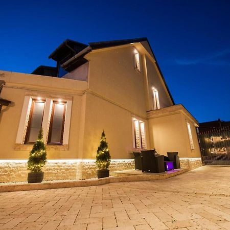 H & V Residence - Split Level Apartment アラド エクステリア 写真