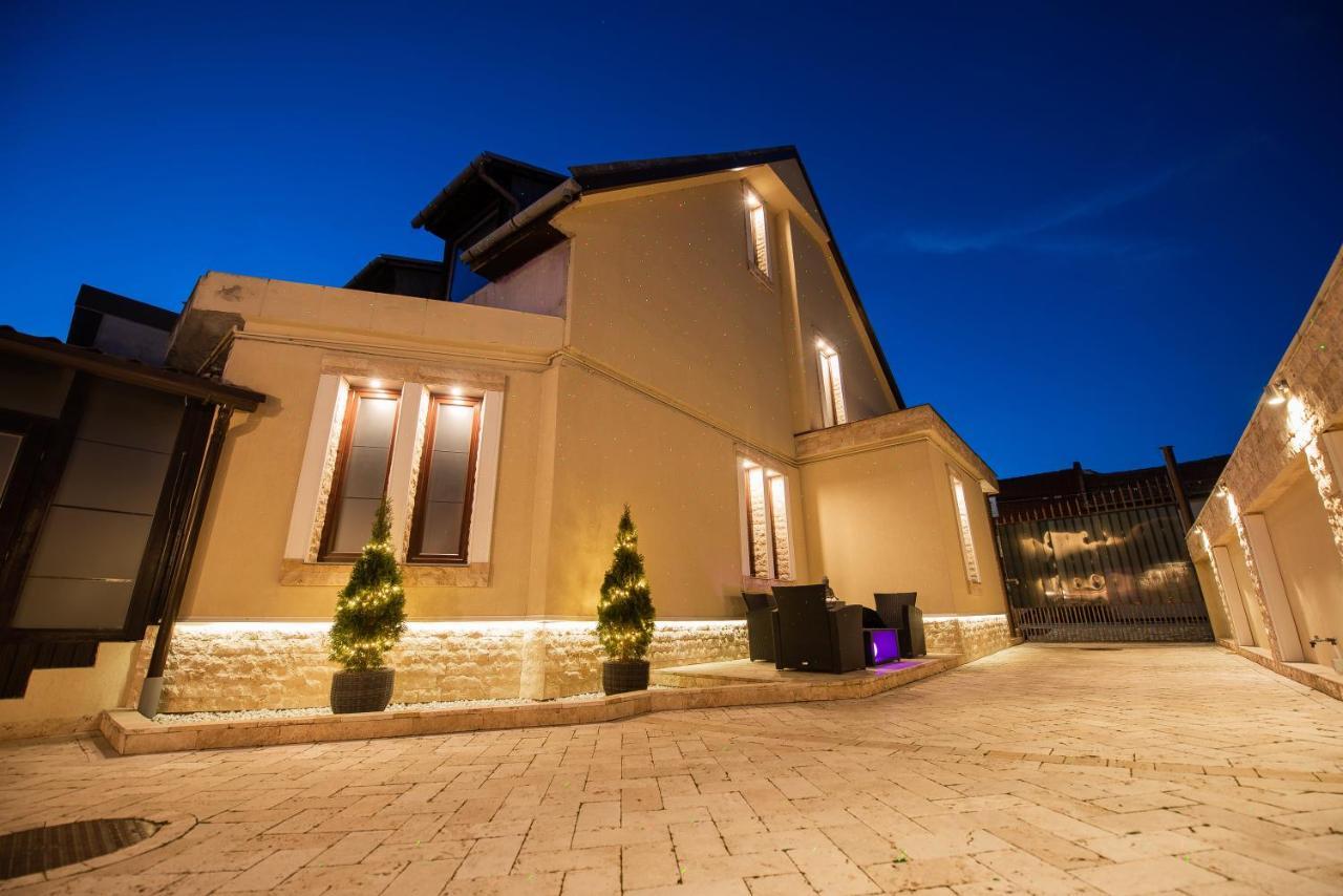 H & V Residence - Split Level Apartment アラド エクステリア 写真