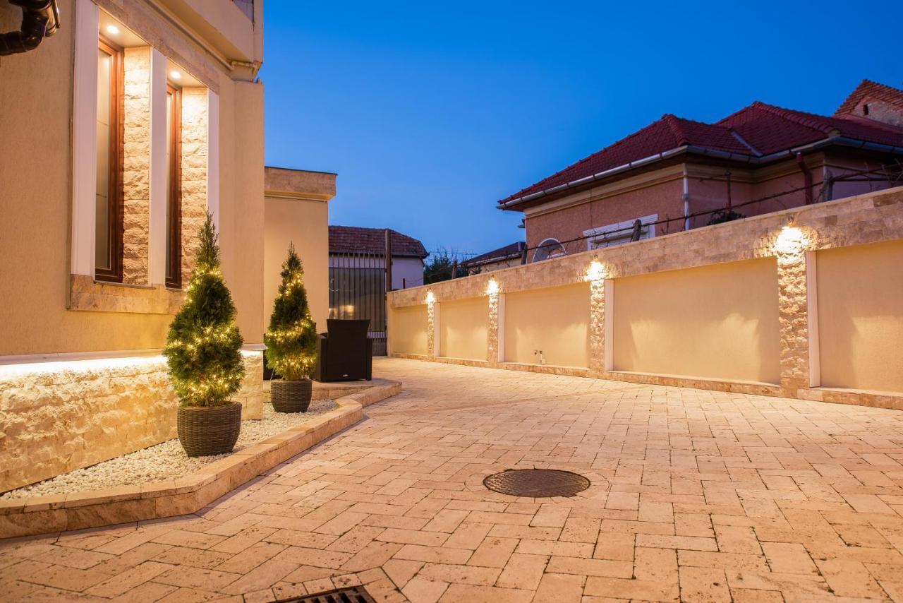 H & V Residence - Split Level Apartment アラド エクステリア 写真