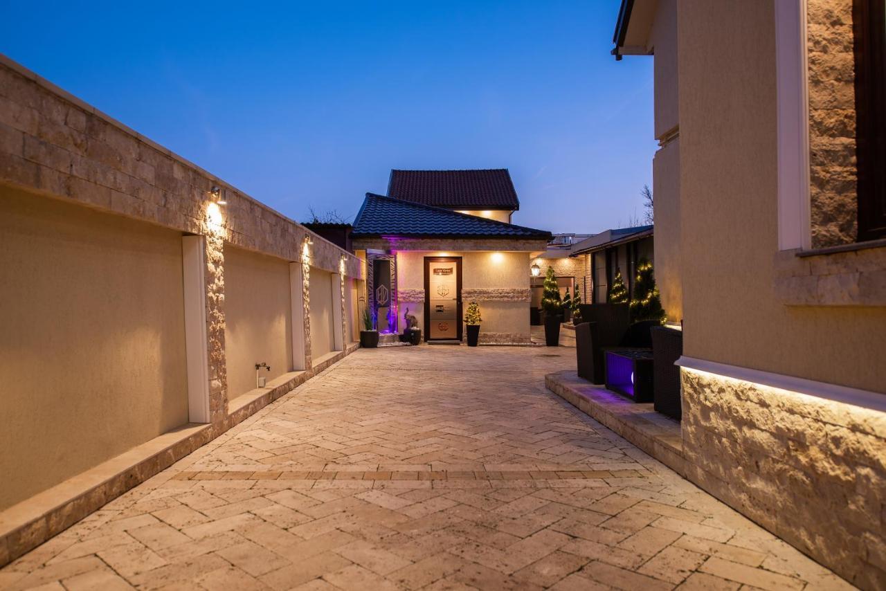 H & V Residence - Split Level Apartment アラド エクステリア 写真