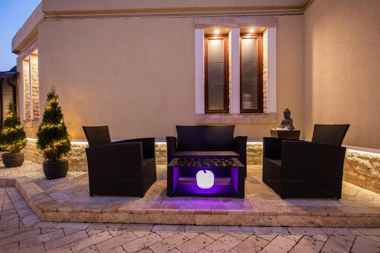H & V Residence - Split Level Apartment アラド エクステリア 写真