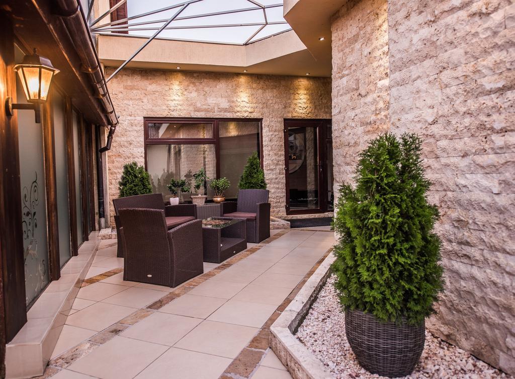 H & V Residence - Split Level Apartment アラド エクステリア 写真