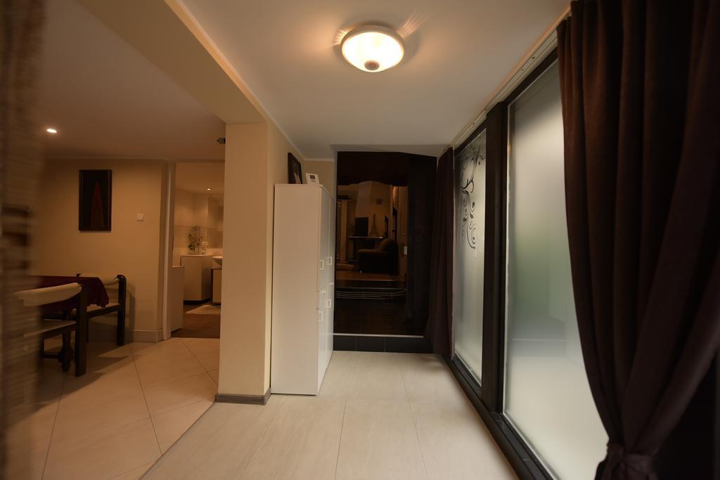 H & V Residence - Split Level Apartment アラド エクステリア 写真