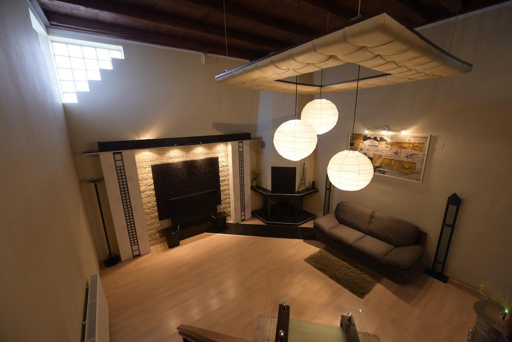 H & V Residence - Split Level Apartment アラド エクステリア 写真
