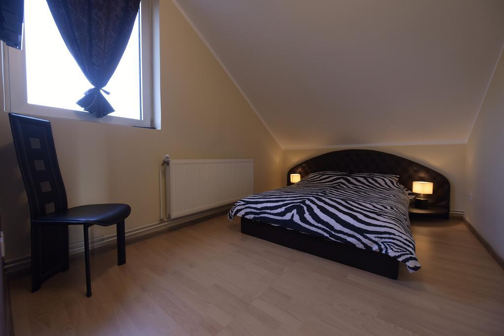 H & V Residence - Split Level Apartment アラド エクステリア 写真